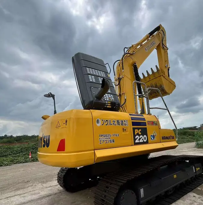 Komatsu PC220 Crawler Excavator Machine