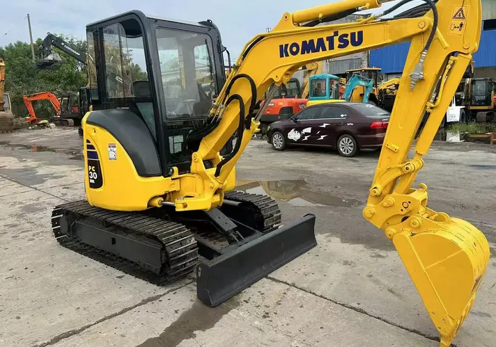 Komatsu PC30 PC30MR Excavator, 3-Ton Capacity