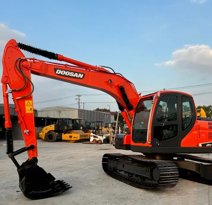 Doosan 14t DX140W Crawler Excavator 220 Digger Machineries